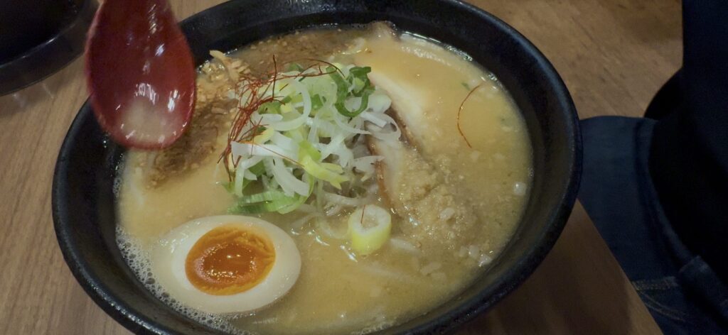 見た目は、素朴ですが
食べ進むと、複雑な要素が絡んだ
美味しい味噌ラーメンです。
